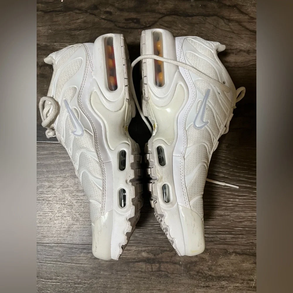 Nikes - Picture 3 of 7
